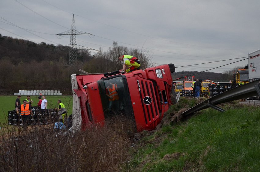 Bierlaster umgestuerzt A 3 Rich Frankfurt Hoehe AS Lohmar P126.JPG